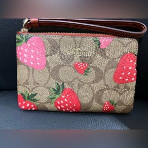 NWT! Coach wristlet